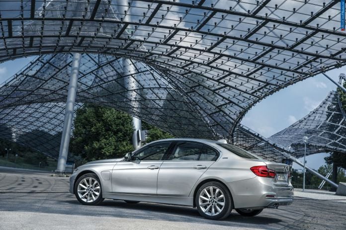 2015 BMW 330e - фотография 7 из 50 2015 BMW 330e - фотография 7 из 50