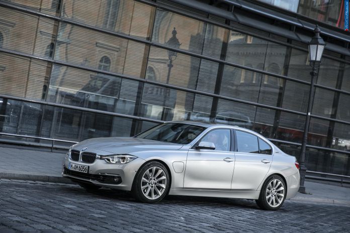 2015 BMW 330e - фотография 10 из 50