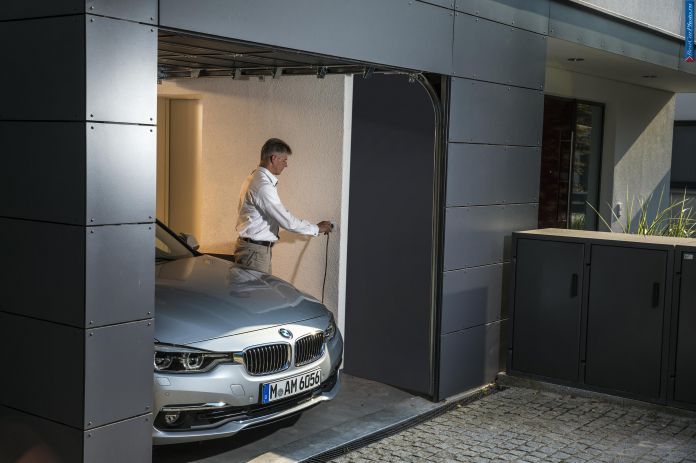2015 BMW 330e - фотография 14 из 50 2015 BMW 330e - фотография 14 из 50