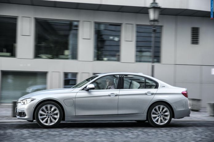 2015 BMW 330e - фотография 15 из 50 2015 BMW 330e - фотография 15 из 50
