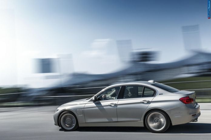 2015 BMW 330e - фотография 16 из 50 2015 BMW 330e - фотография 16 из 50