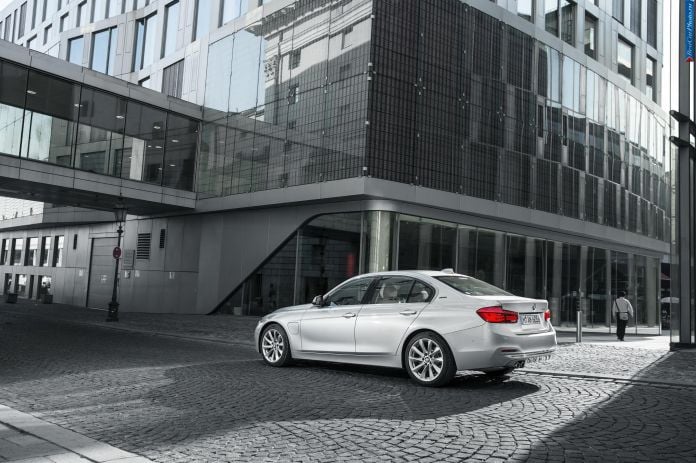 2015 BMW 330e - фотография 23 из 50 2015 BMW 330e - фотография 23 из 50