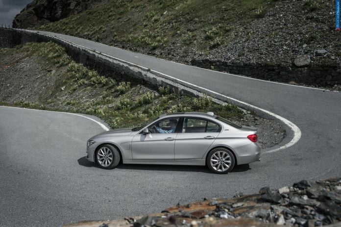 2015 BMW 330e - фотография 24 из 50 2015 BMW 330e - фотография 24 из 50