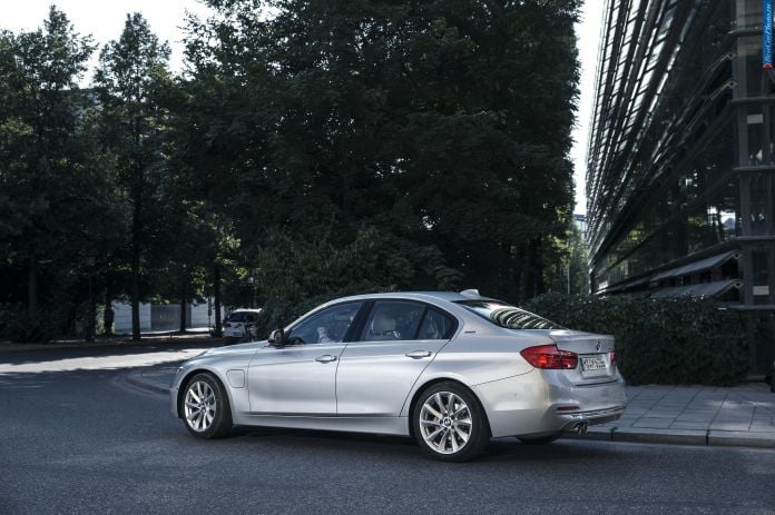 2015 BMW 330e - фотография 26 из 50 2015 BMW 330e - фотография 26 из 50