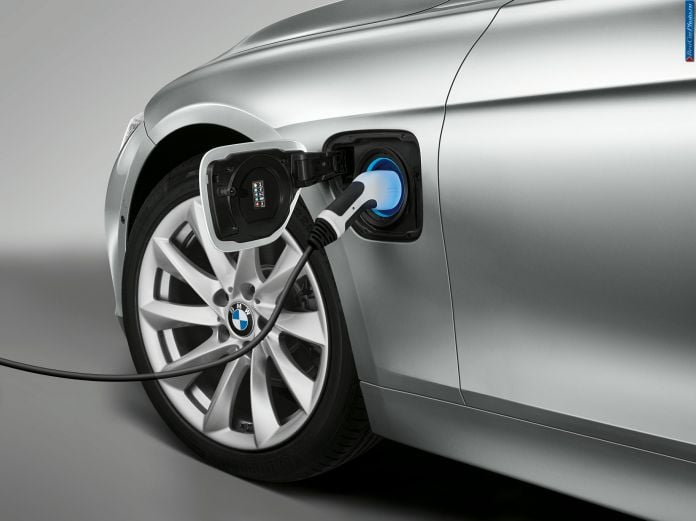 2015 BMW 330e - фотография 30 из 50 2015 BMW 330e - фотография 30 из 50