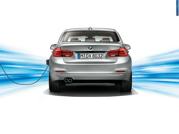 2015 BMW 330e - фотография 32 из 50 2015 BMW 330e - фотография 32 из 50