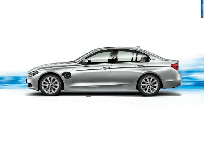 2015 BMW 330e - фотография 33 из 50