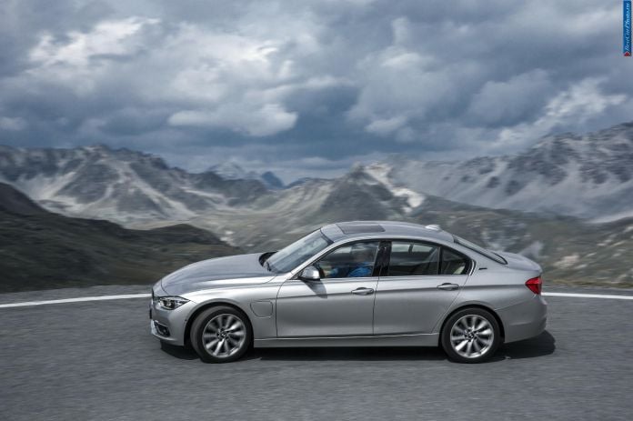 2015 BMW 330e - фотография 35 из 50 2015 BMW 330e - фотография 35 из 50