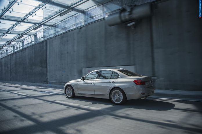 2015 BMW 330e - фотография 37 из 50 2015 BMW 330e - фотография 37 из 50