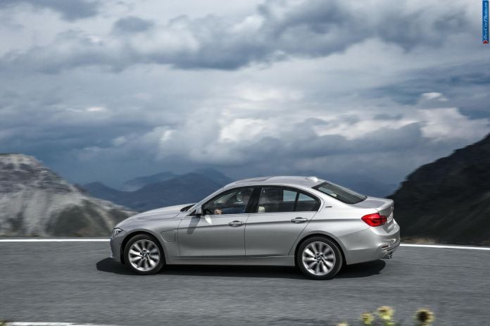 2015 BMW 330e - фотография 38 из 50 2015 BMW 330e - фотография 38 из 50