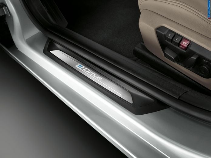 2015 BMW 330e - фотография 43 из 50 2015 BMW 330e - фотография 43 из 50