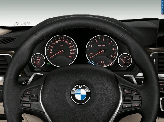 2015 BMW 330e - фотография 46 из 50