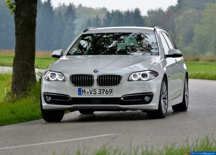 2015 BMW 520d Touring - фотография 6 из 44