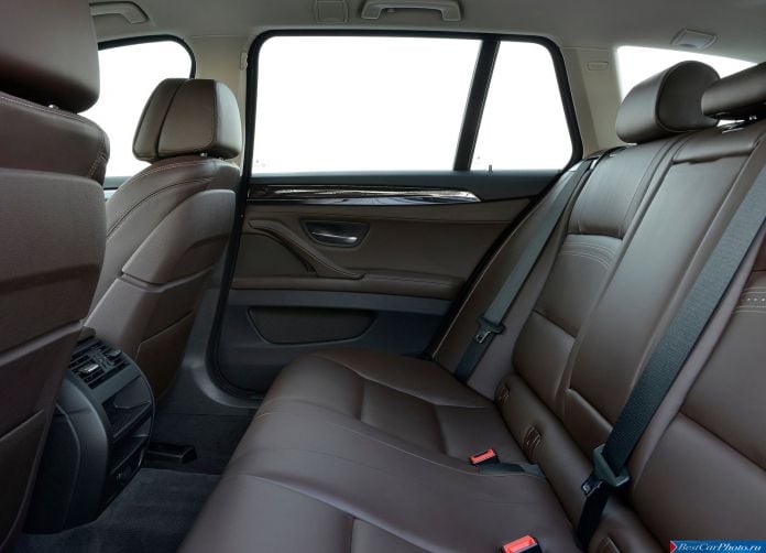 2015 BMW 520d Touring - фотография 39 из 44 2015 BMW 520d Touring - фотография 39 из 44