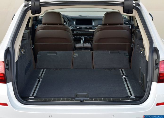 2015 BMW 520d Touring - фотография 40 из 44 2015 BMW 520d Touring - фотография 40 из 44