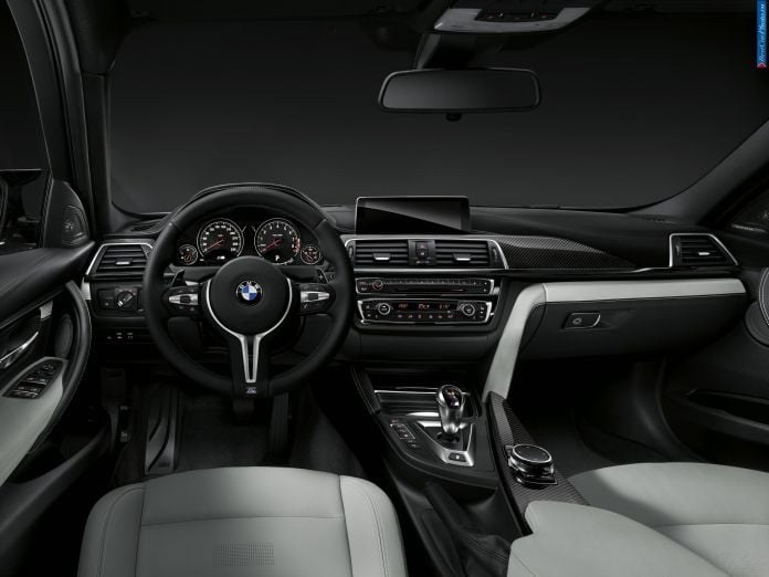 2015 BMW 3-Series M - фотография 3 из 3