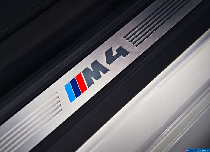 2015 BMW M4 Convertible - фотография 216 из 252