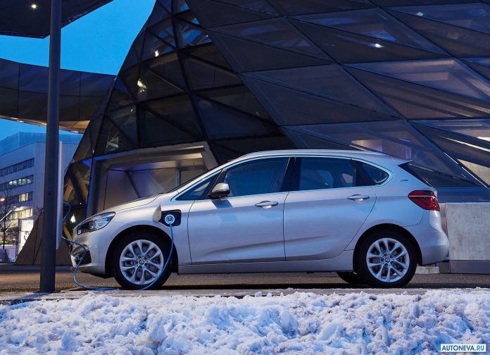 2016 BMW 225xe Active Tourer - фотография 31 из 118