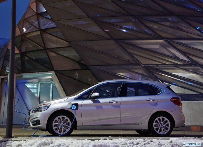 2016 BMW 225xe Active Tourer - фотография 33 из 118 2016 BMW 225xe Active Tourer - фотография 33 из 118