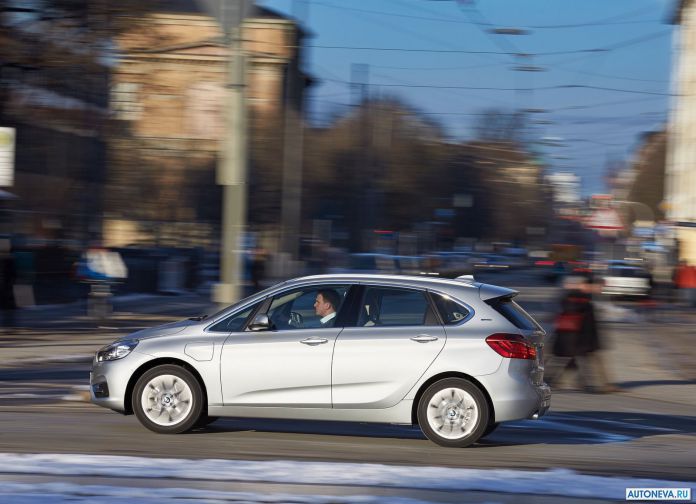 2016 BMW 225xe Active Tourer - фотография 39 из 118