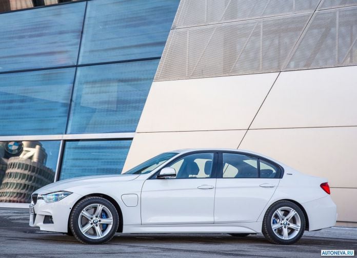 2016 BMW 330e - фотография 22 из 89