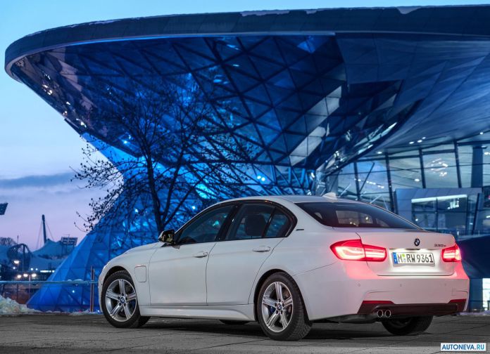 2016 BMW 330e - фотография 29 из 89 2016 BMW 330e - фотография 29 из 89
