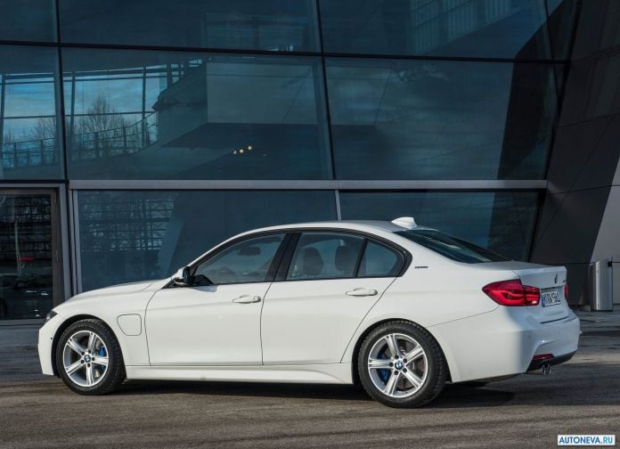 2016 BMW 330e - фотография 32 из 89 2016 BMW 330e - фотография 32 из 89