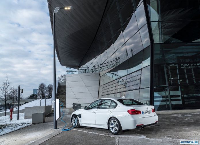 2016 BMW 330e - фотография 37 из 89 2016 BMW 330e - фотография 37 из 89