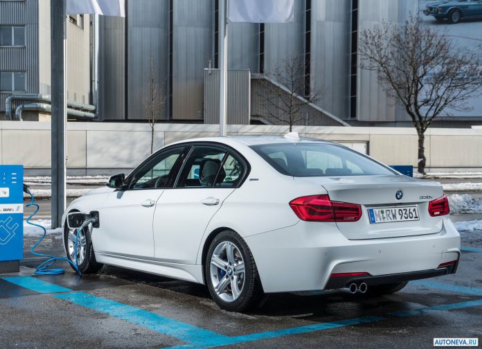 2016 BMW 330e - фотография 38 из 89