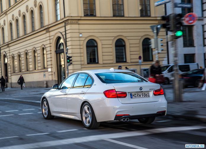 2016 BMW 330e - фотография 44 из 89