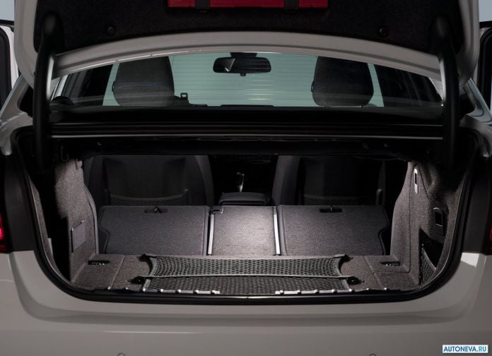 2016 BMW 330e - фотография 73 из 89