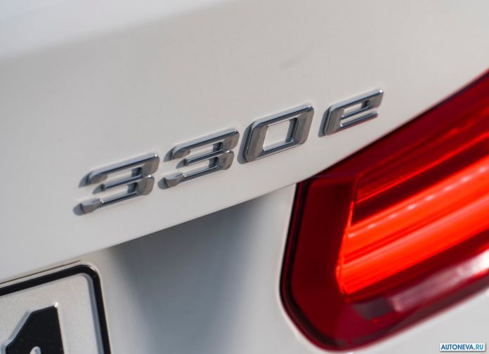 2016 BMW 330e - фотография 79 из 89
