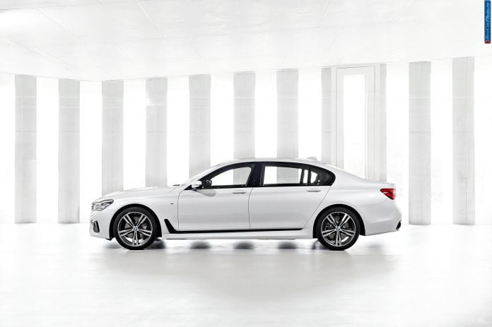 2016 BMW 7-Series - фотография 9 из 116