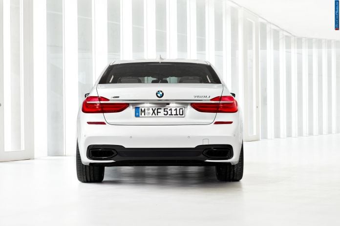 2016 BMW 7-Series - фотография 11 из 116