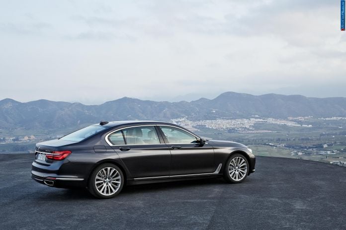 2016 BMW 7-Series - фотография 17 из 116