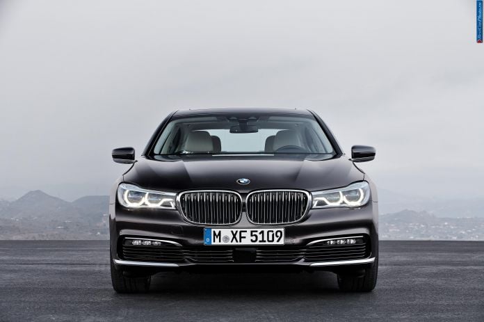 2016 BMW 7-Series - фотография 22 из 116