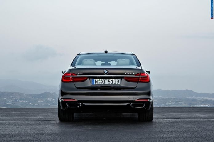 2016 BMW 7-Series - фотография 32 из 116