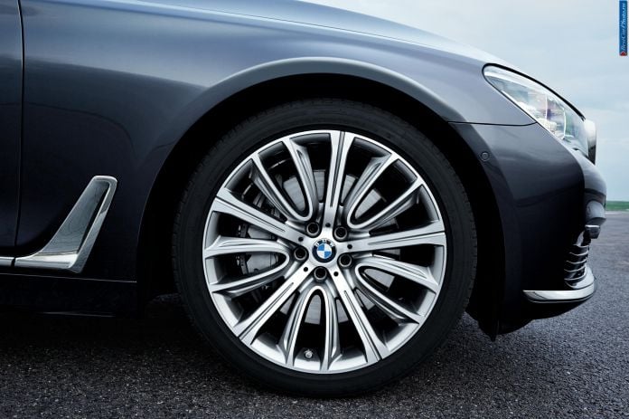 2016 BMW 7-Series - фотография 61 из 116