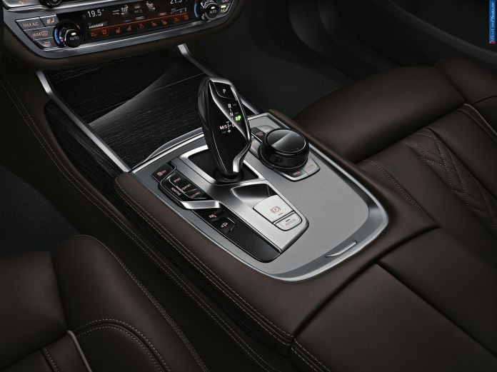 2016 BMW 7-Series - фотография 76 из 116