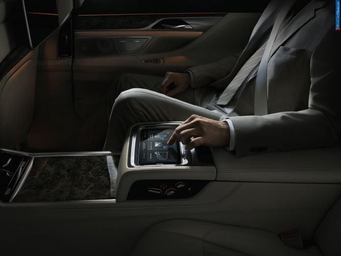 2016 BMW 7-Series - фотография 77 из 116