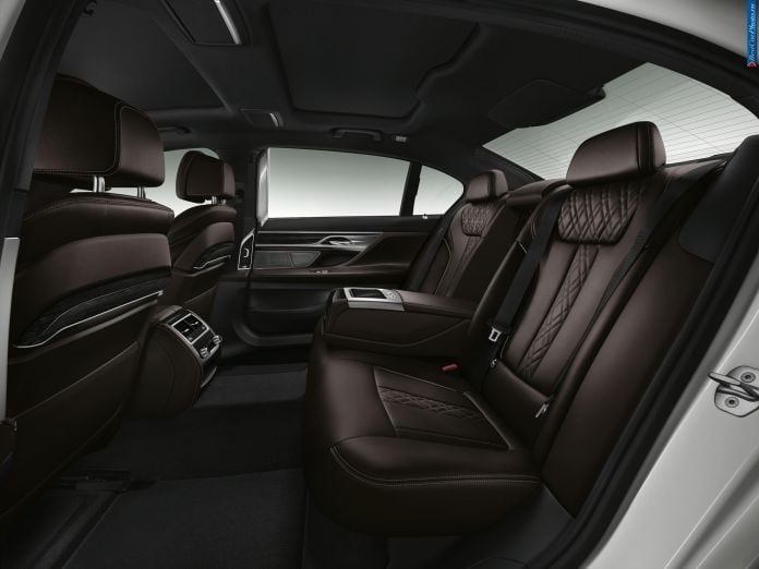 2016 BMW 7-Series - фотография 79 из 116