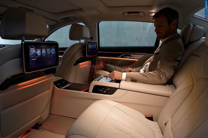 2016 BMW 7-Series - фотография 82 из 116