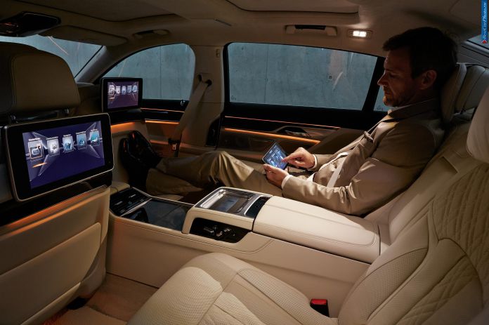 2016 BMW 7-Series - фотография 83 из 116