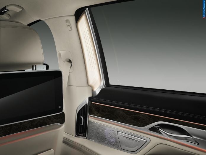 2016 BMW 7-Series - фотография 87 из 116