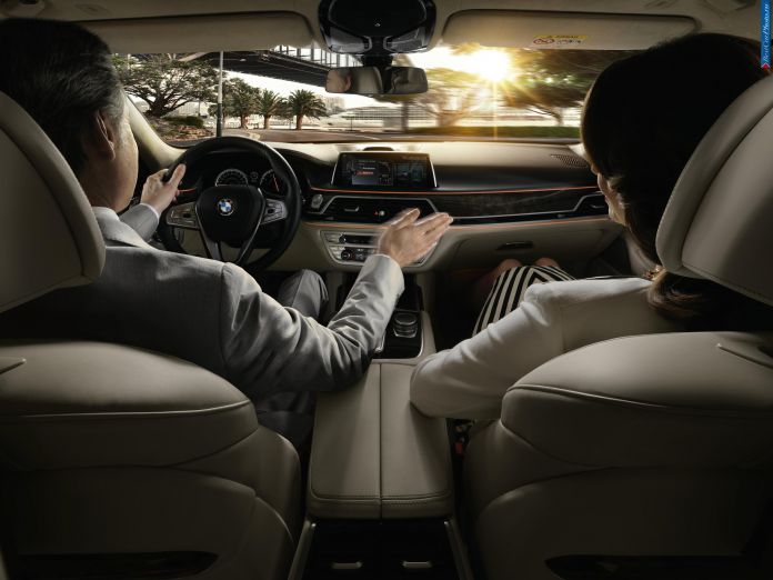 2016 BMW 7-Series - фотография 90 из 116