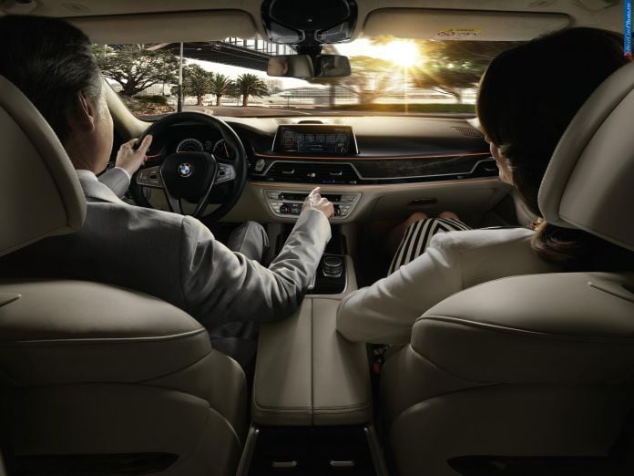 2016 BMW 7-Series - фотография 91 из 116