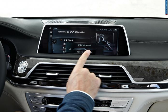 2016 BMW 7-Series - фотография 96 из 116