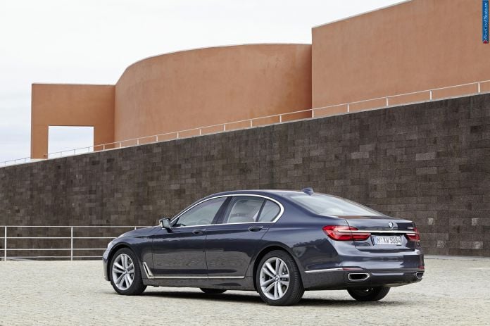 2016 BMW 730d - фотография 13 из 102
