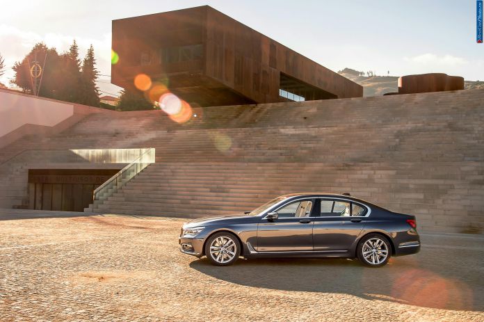 2016 BMW 730d - фотография 15 из 102