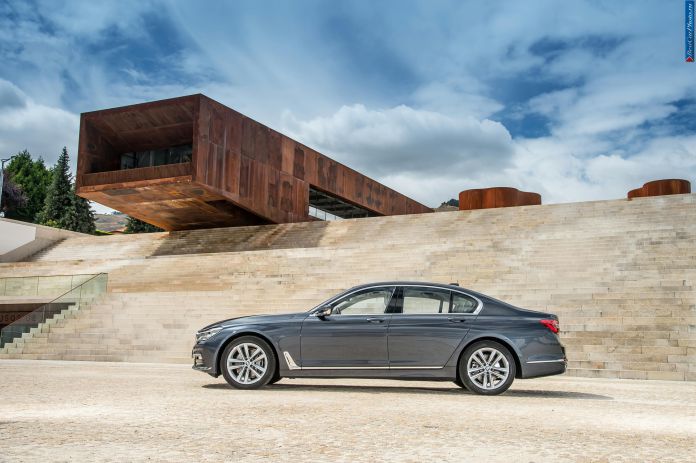 2016 BMW 730d - фотография 16 из 102